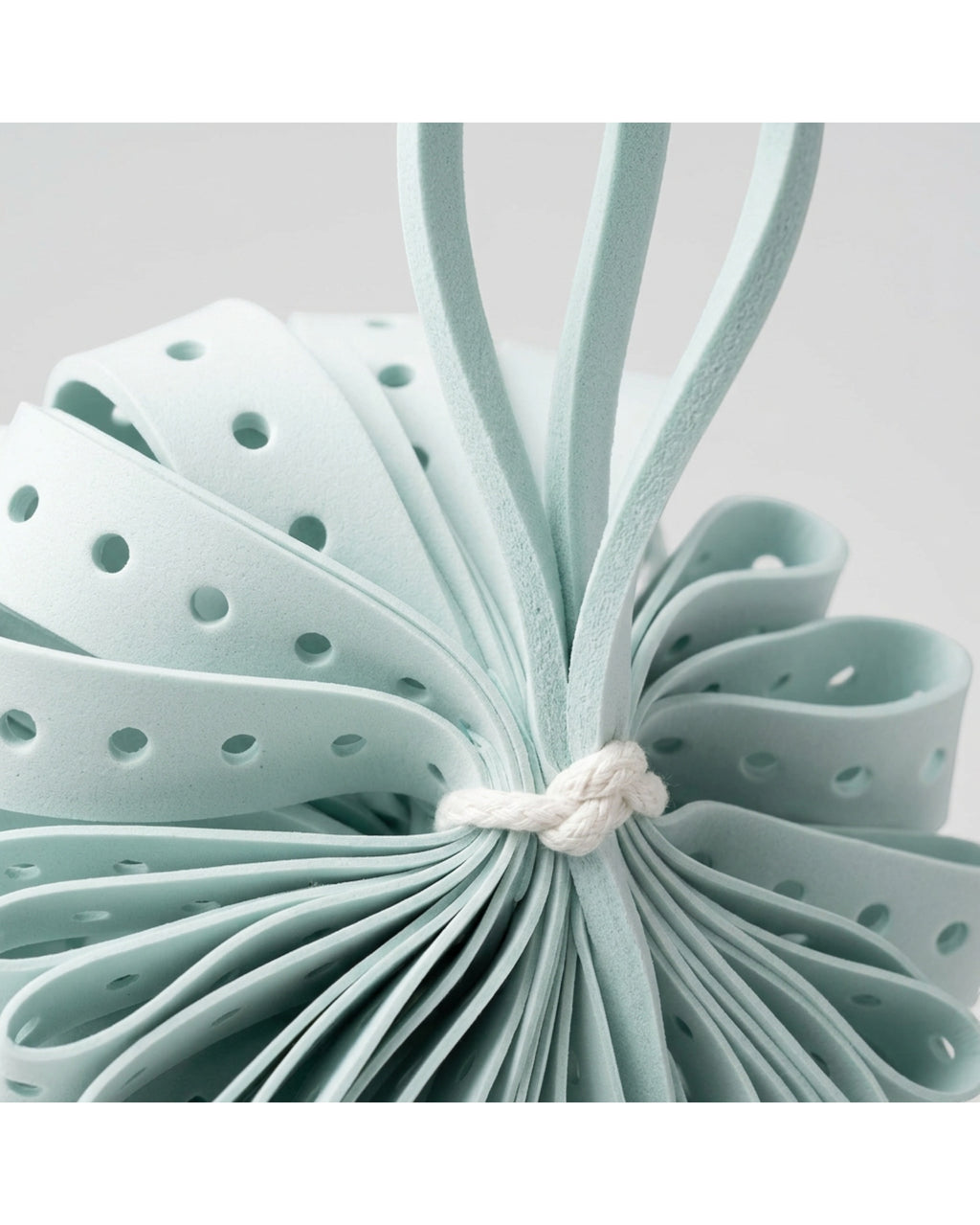 Kwdfg Perforated EVA Ribbon Bath Ball Seafoam - Detail view