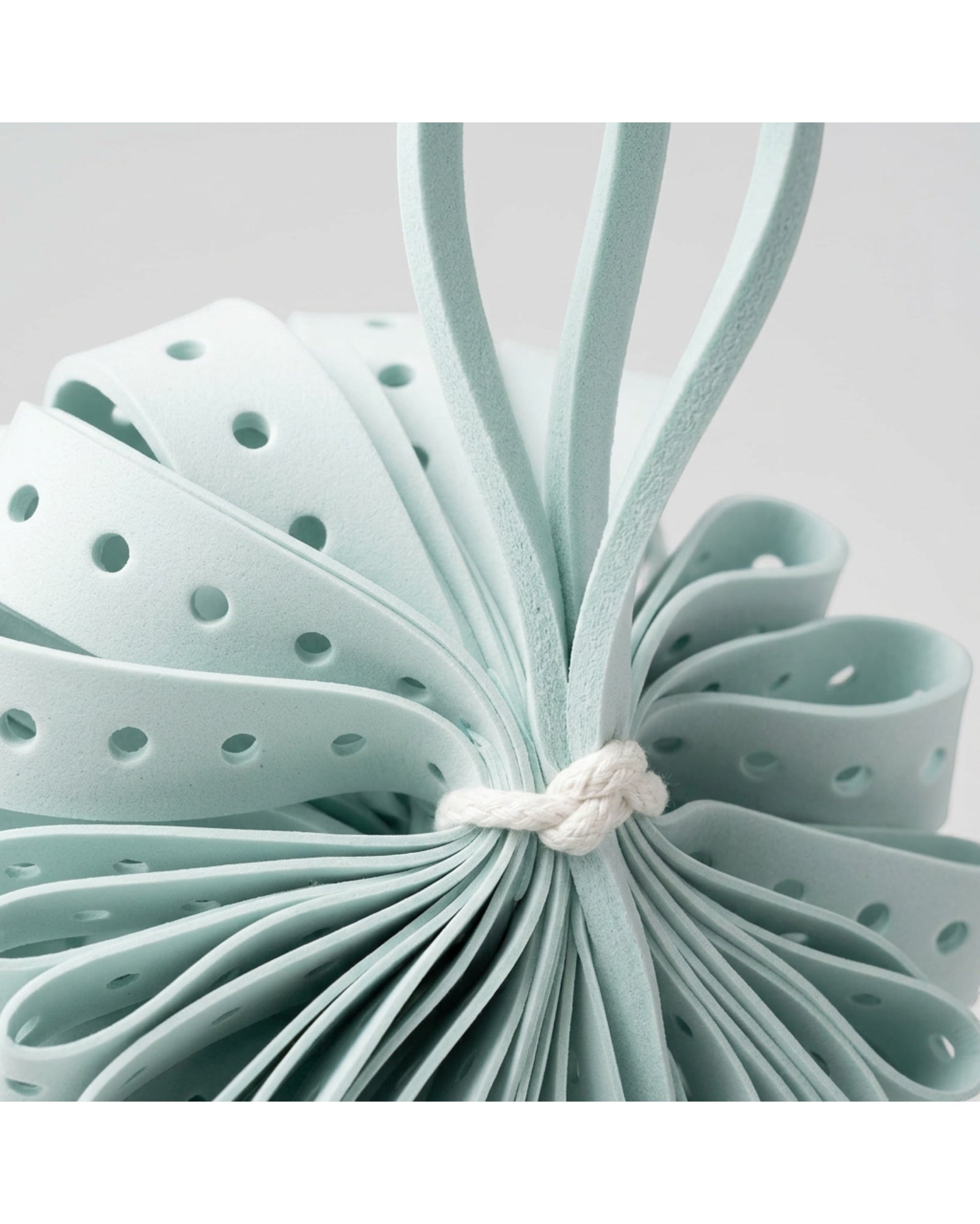Kwdfg Perforated EVA Ribbon Bath Ball Seafoam - Detail view